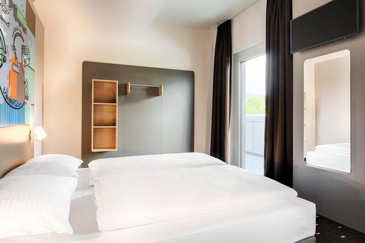 Double Room | Hypo-allergenic bedding available, desk, soundproofing, WiFi (free)