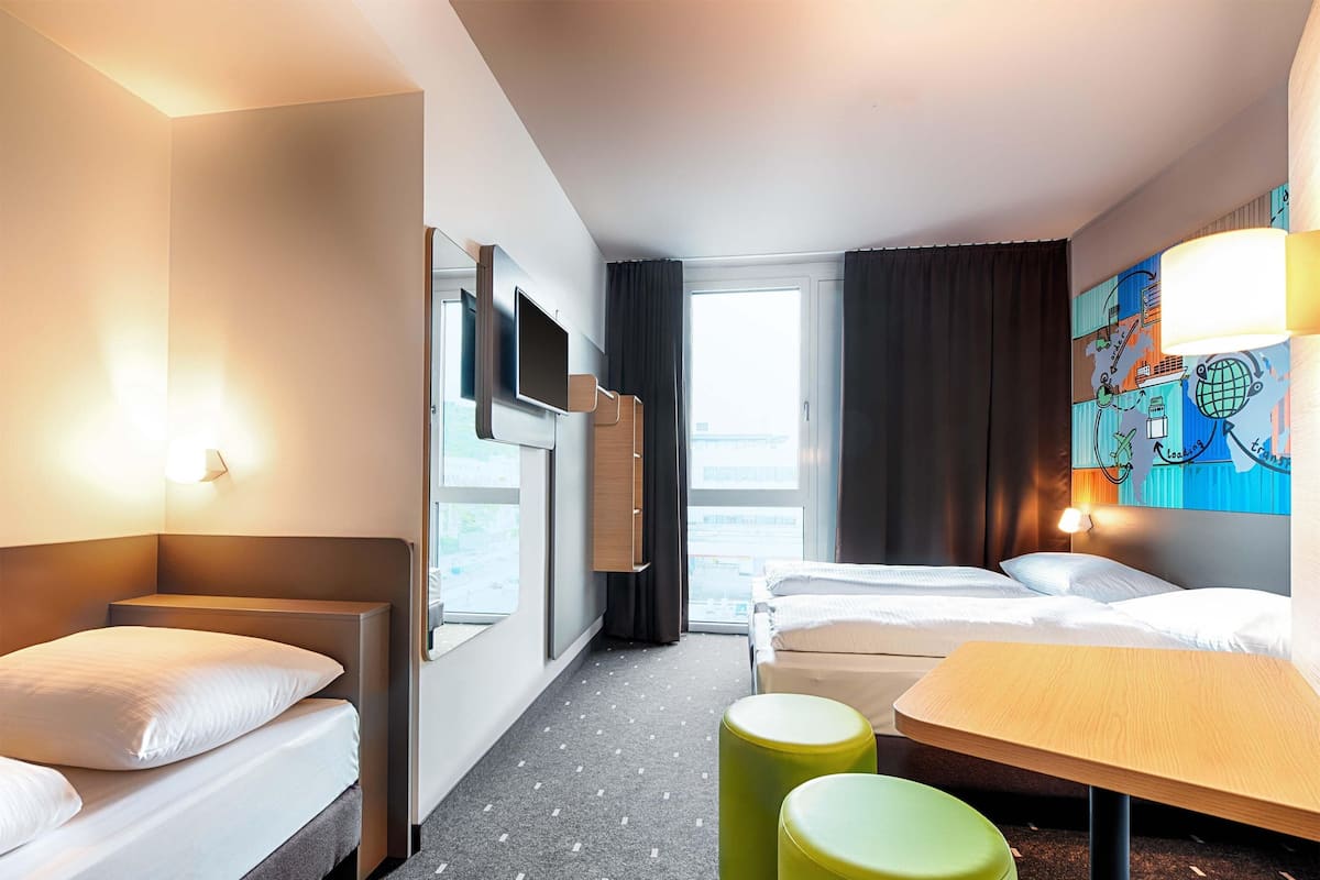 Triple Room | Hypo-allergenic bedding, desk, soundproofing, free WiFi