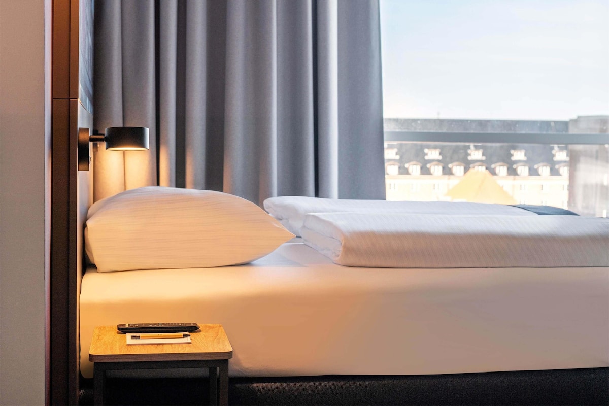 Single Room | Hypo-allergenic bedding, desk, soundproofing, free WiFi