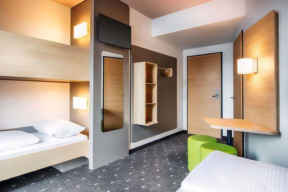 Quadruple Room | Hypo-allergenic bedding available, desk, soundproofing, WiFi (free)