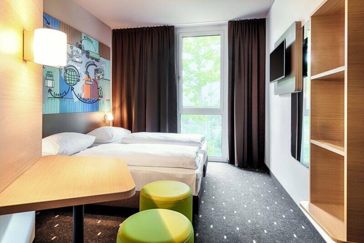 Twin Room | Hypo-allergenic bedding available, desk, soundproofing, WiFi (free)