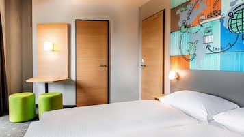 Hypo-allergenic bedding, desk, soundproofing, free WiFi