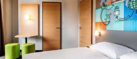 Peralatan tempat tidur hipoalergenik, meja, kalis bunyi, Wi-fi percuma