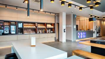 Tägliches Frühstücksbuffet (13.9 EUR pro Person)