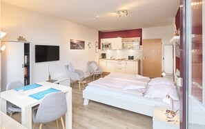 1 bedroom, WiFi, bed sheets