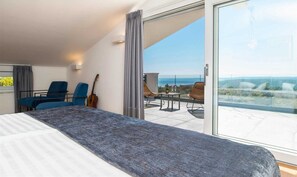 5 bedrooms, iron/ironing board, free WiFi, bed sheets