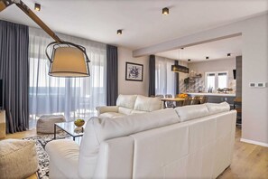 Télévision, table de tennis de table