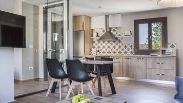 Fridge, microwave, oven, stovetop