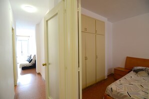 2 bedrooms, iron/ironing board, free WiFi, bed sheets - ROCAMAURA IV 1-8 (Estartit)