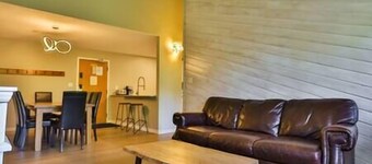 Ski-In Ski-Out / Pool & Hot Tub / Newly Renovated