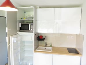 Fridge, microwave