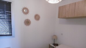 Unclassified image, 4 of 13, button - Charming 30m² 2-room, south loggia, parking in Sète, sea view (Sète)