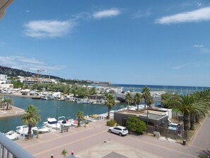 Property grounds - Charming 30m² 2-room, south loggia, parking in Sète, sea view (Sète)