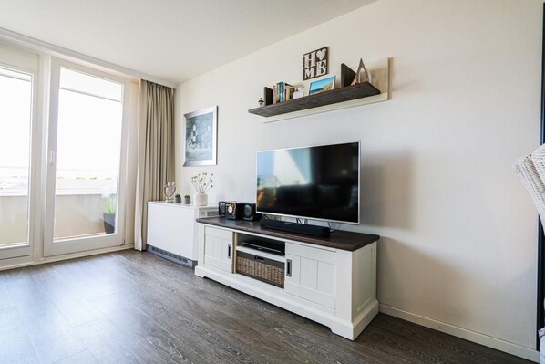 Unclassified image, 1 of 16, button