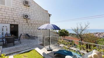 Apartemen (Two Bedroom Apartment) | Teras/patio