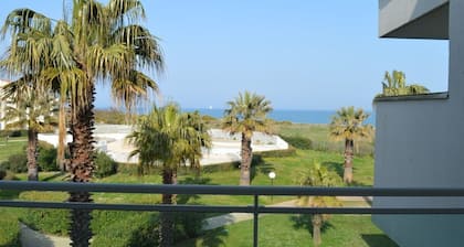 2-Room Apt for 6 with Pool and Parking in Saint-Cyprien