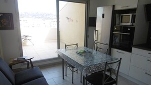 Unclassified image, 3 of 11, button - T2 Apartment with terrace, Marina view, private parking (Sète)