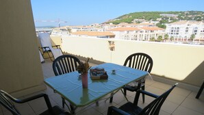Unclassified image, 4 of 11, button - T2 Apartment with terrace, Marina view, private parking (Sète)