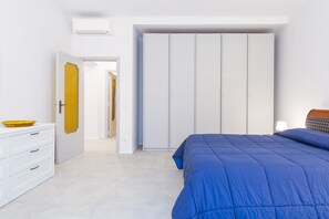 Apartamento luxo | 2 quartos, edredons de pluma, Wi-Fi de cortesia, roupa de cama