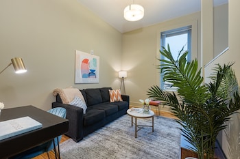 Kasa Main Street Columbia