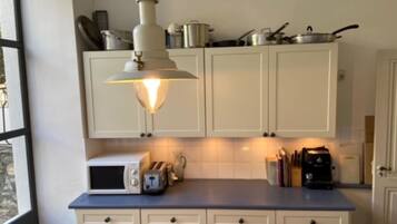 Frigorifero, microonde, forno, lavastoviglie