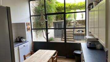 Réfrigérateur, micro-ondes, four, lave-vaisselle