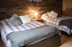 2 bedrooms, travel cot, free WiFi, bed sheets