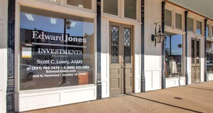 Historic downtown apartment on main street
