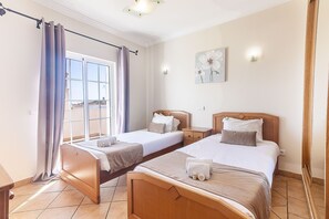 4 bedrooms, in-room safe, iron/ironing board, free WiFi