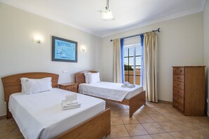 4 Schlafzimmer, Zimmersafe, Bügeleisen/Bügelbrett, kostenloses WLAN