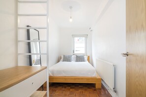 2 bedrooms, iron/ironing board, free WiFi, bed sheets - Beautiful Garden Flat in Primrose Hill (London)