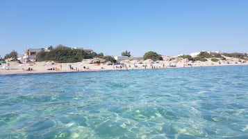 Una spiaggia nelle vicinanze