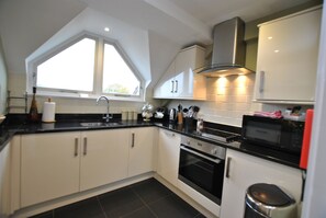 Mikrowelle, Ofen, Herdplatte, Geschirrspüler