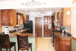 House, 3 Bedrooms | Private kitchen | Coffee/tea maker