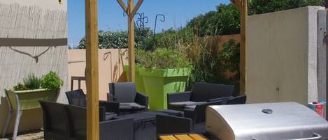 تناول الطعام بالخارج