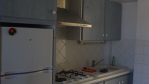 茶具/咖啡用具、冰箱、微波炉、炉灶
