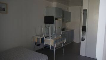 1 chambre, fer et planche Ă repasser, Wi-Fi, draps fournis