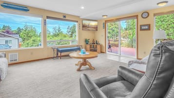 Smart TV, DVD player, books