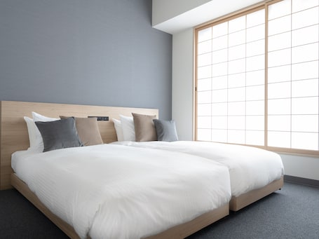 Down comforters, in-room safe, desk, free WiFi. MIMARU Tokyo Asakusa Station