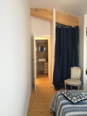 3 bedrooms, iron/ironing board, WiFi