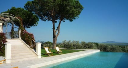 5 bedroom Maremma coast villa rental