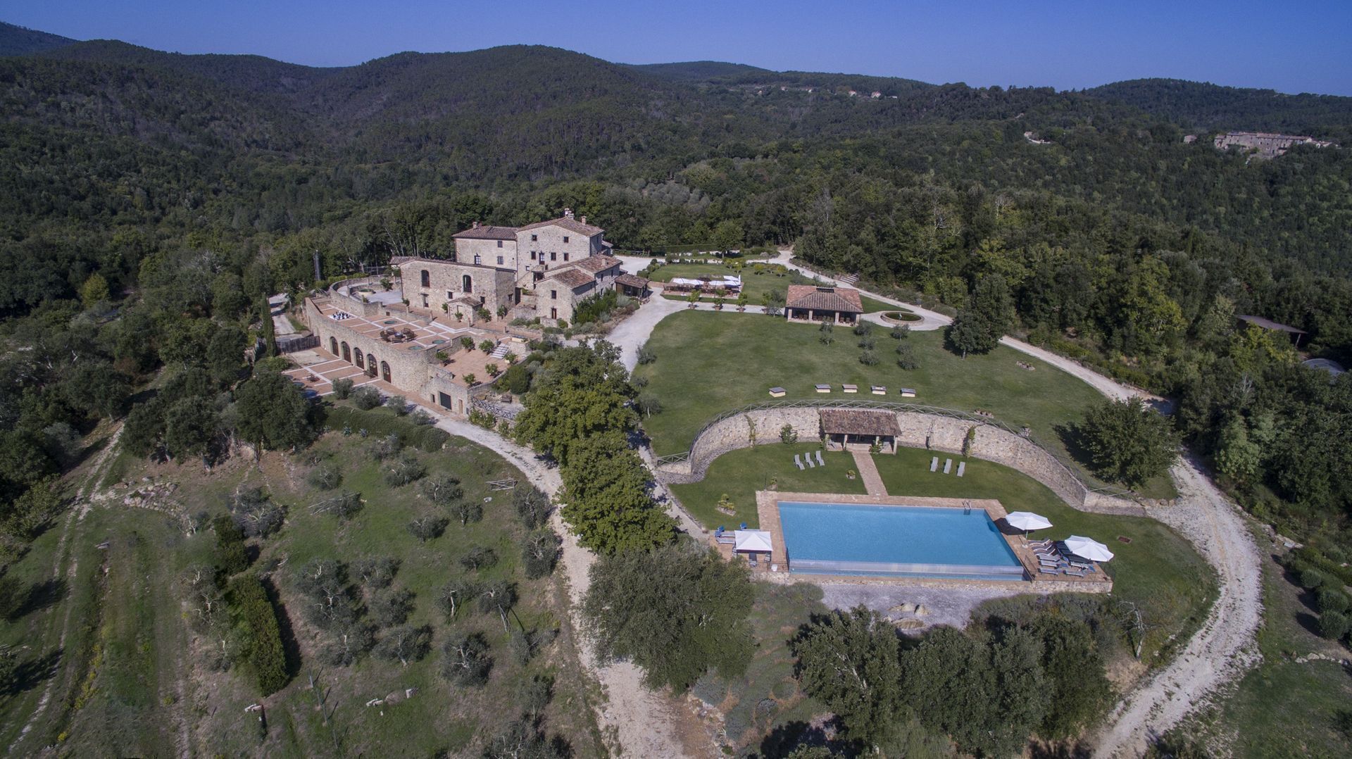 Large estate rental for 16 in Tuscany: spa, near siena, monticiano