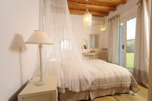 4 bedrooms, in-room safe, iron/ironing board, travel crib