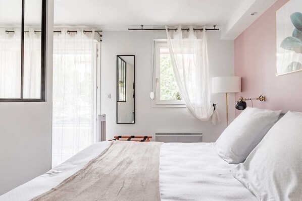 1 slaapkamer, een strijkplank/strijkijzer, gratis wifi, beddengoed