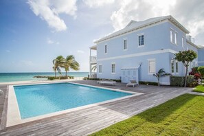 حمّام سباحة خارجي