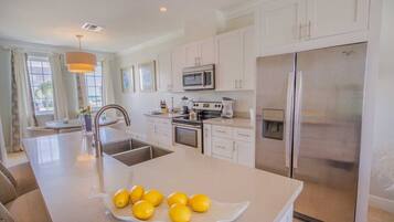 雪櫃、微波爐、焗爐、爐具