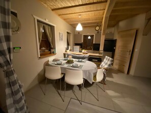 Ferienhaus, 2 Queen-Betten | Eigene Küche | Kühlschrank, Mikrowelle, Geschirrspüler, Wasserkocher