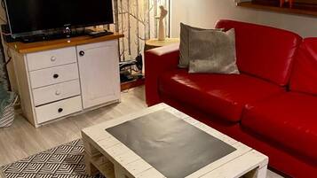 30-Zoll-Fernseher mit Kabelempfang, Kamin