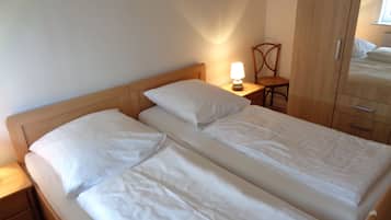 2 habitaciones, cuna de viaje, wifi gratis y ropa de cama