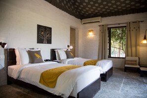 Ropa de cama de alta calidad, colchones con pillow-top y escritorio